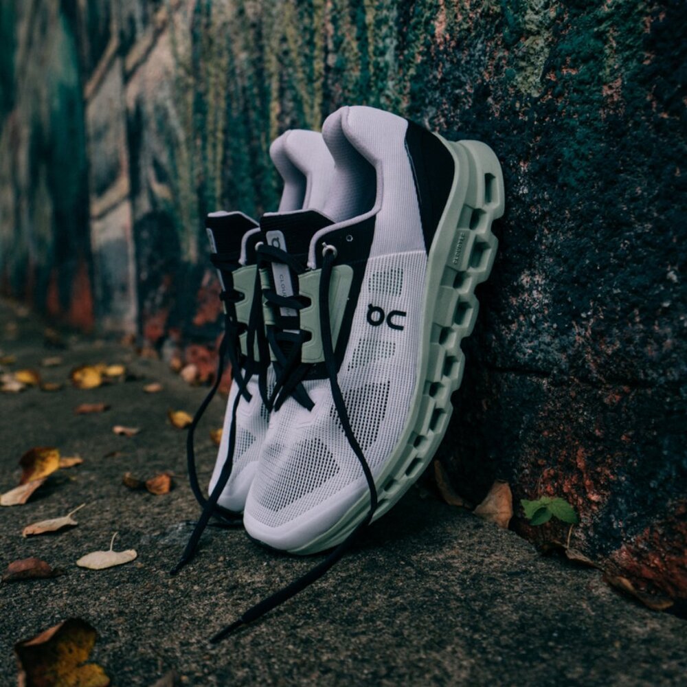 On Cloudstratus V2 White Black Green